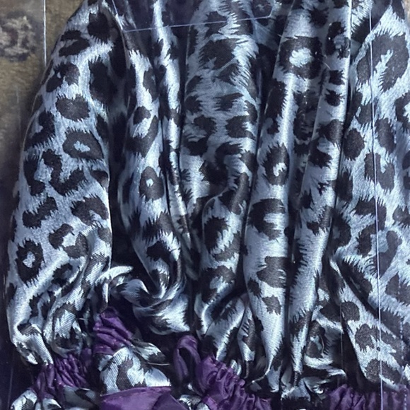 Satin Shower Cap - Fully Lined Waterproof - Elastic - One Size Fits All - Picture 5 of 6